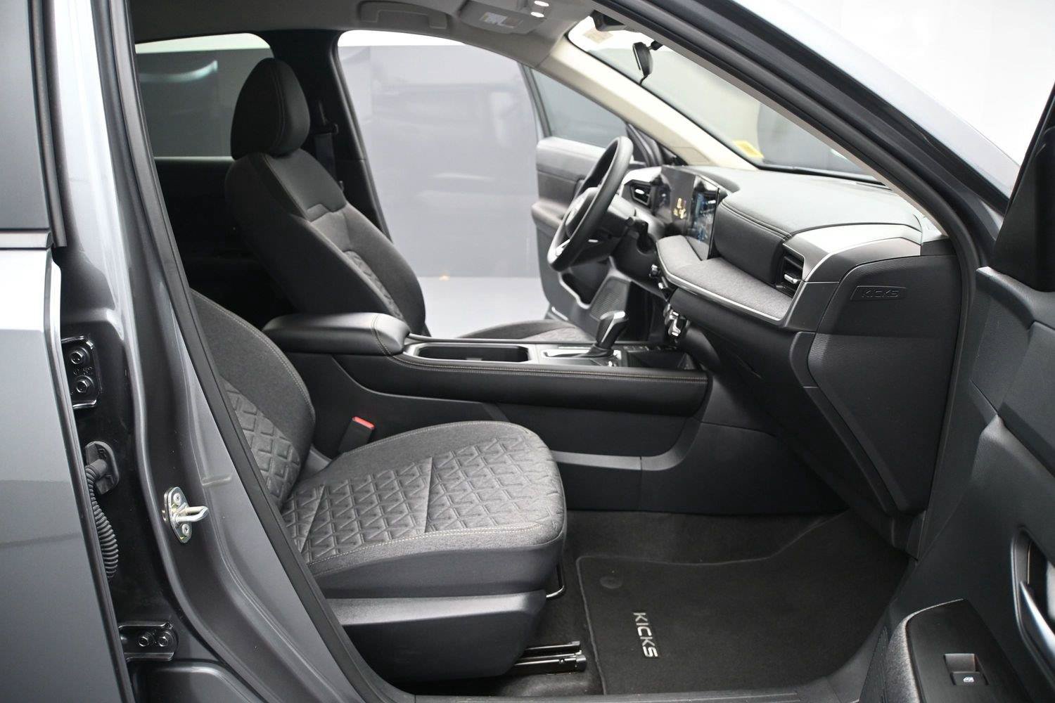 Certified 2025 Nissan Kicks SV AWD/4WD image 14