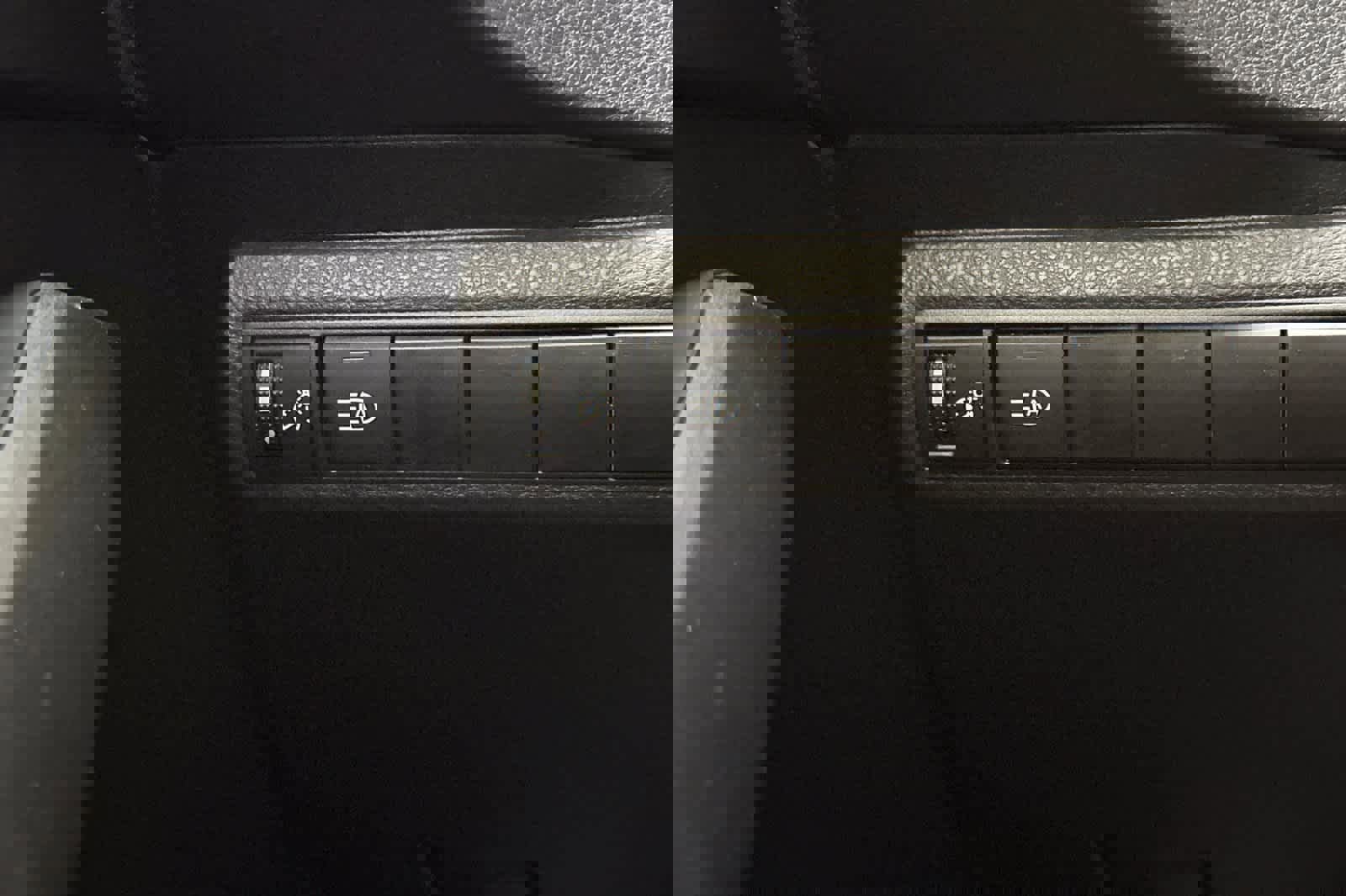 Used 2025 Toyota Corolla LE image 27