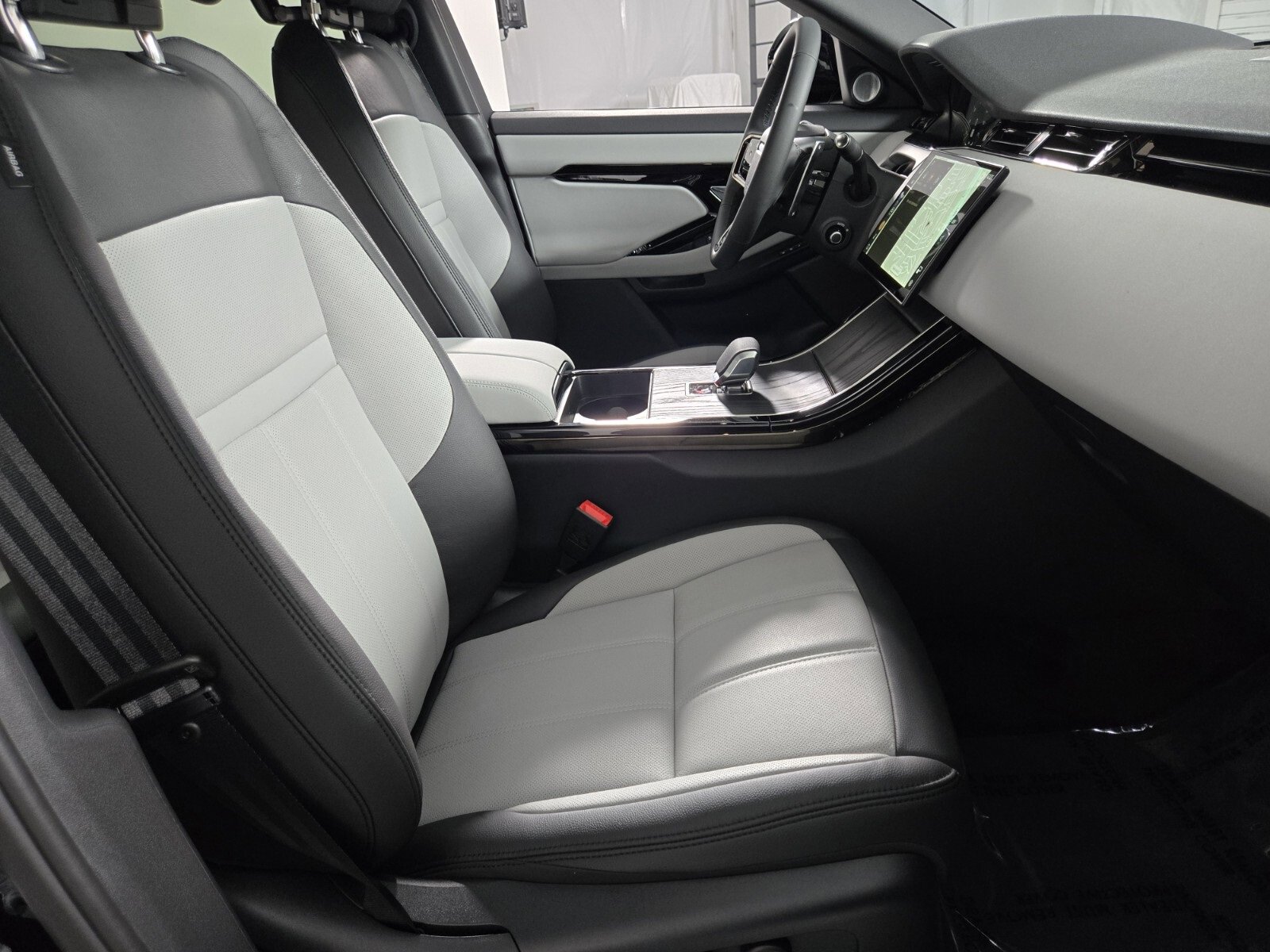 New 2026 Land Rover Range Rover Evoque Dynamic SE image 19