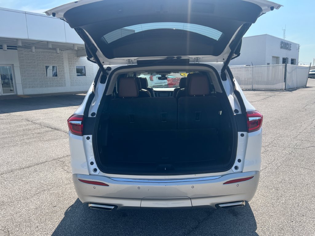 Used 2018 Buick Enclave Avenir w/ Avenir Technology Package AWD/4WD image 37