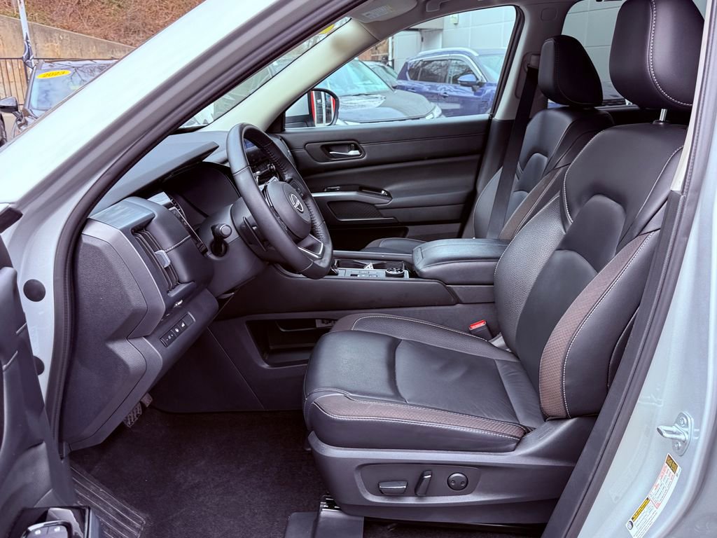 Used 2023 Nissan Pathfinder SL image 17