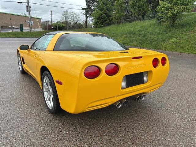 Used 2001 Chevrolet Corvette Coupe w/ Preferred Equipment Group2 RWD image 2