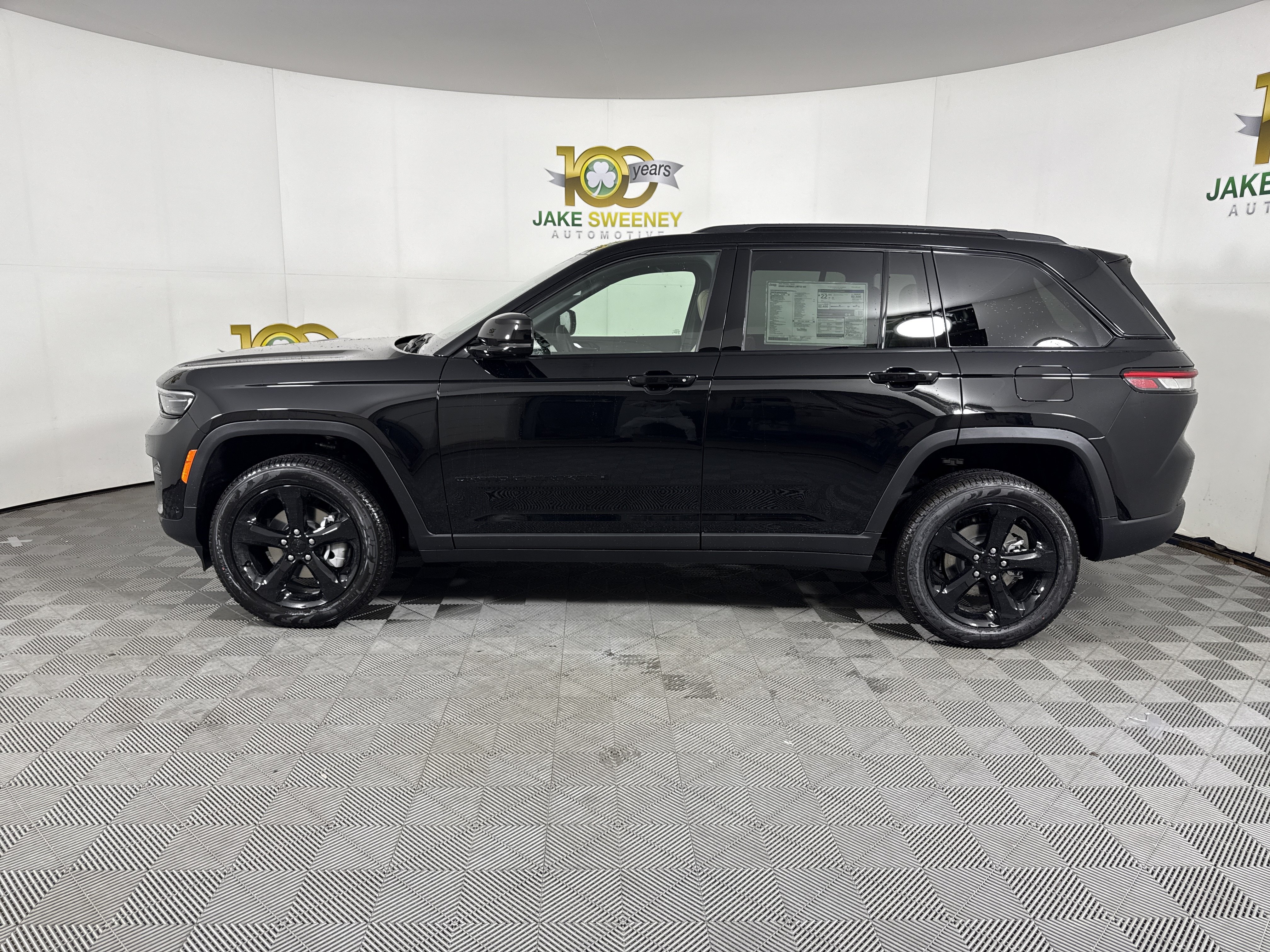 New 2025 Jeep Grand Cherokee Limited w/ Luxury Tech Group II AWD/4WD image 5