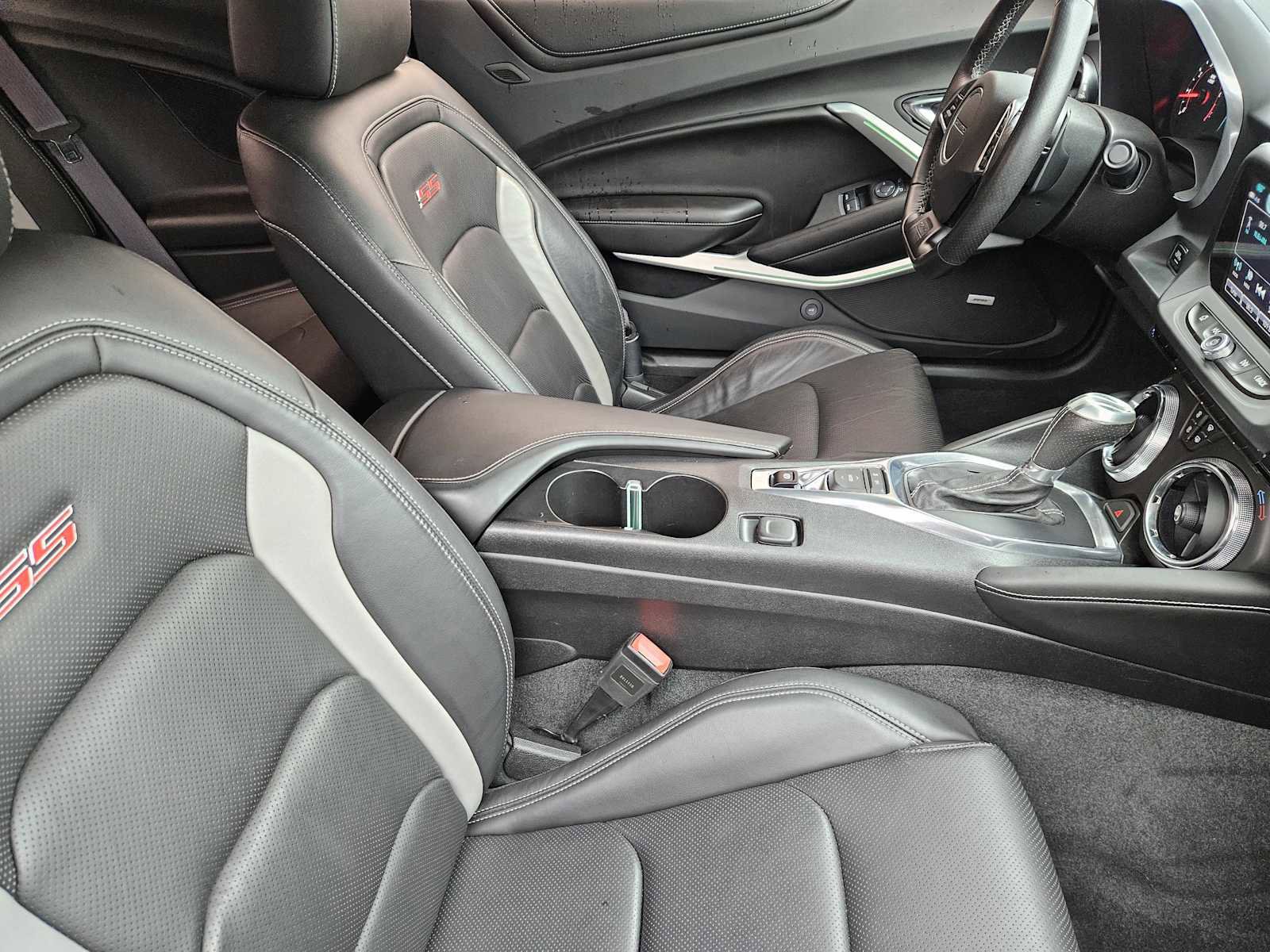 Used 2017 Chevrolet Camaro SS RWD image 13