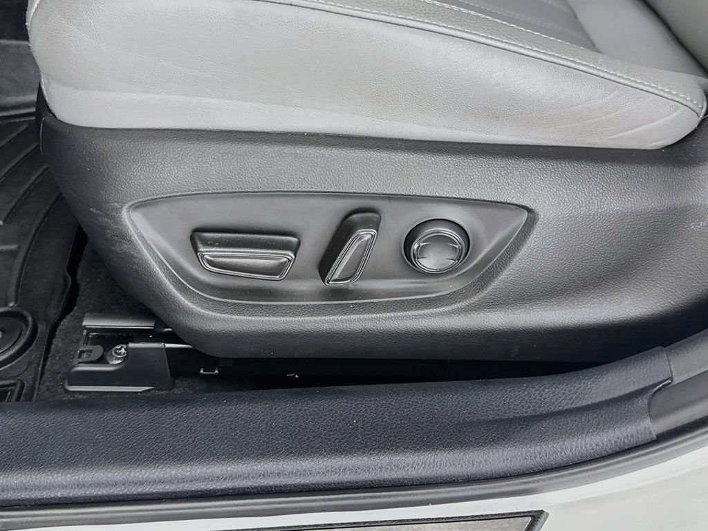 Used 2022 Toyota Avalon XLE w/ Moonroof Package FWD image 22