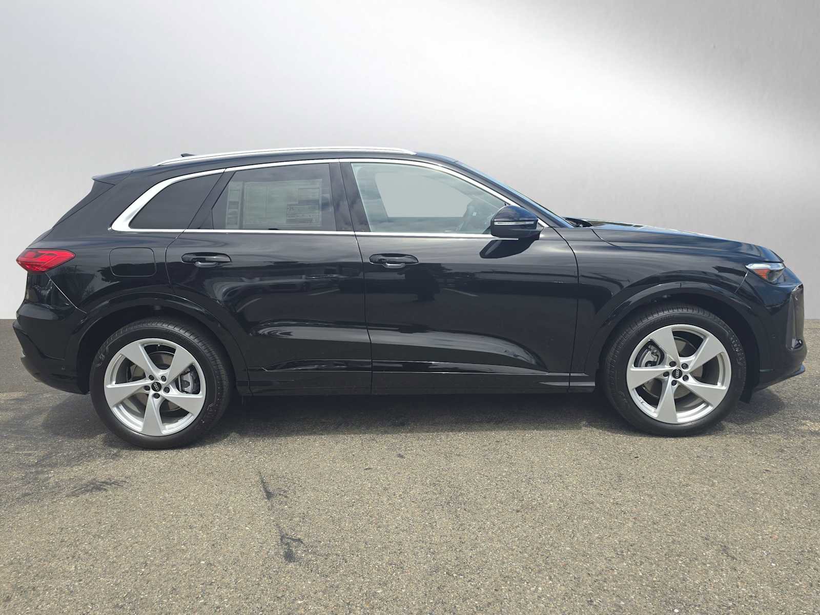 New 2025 Audi Q5 Prestige image 2