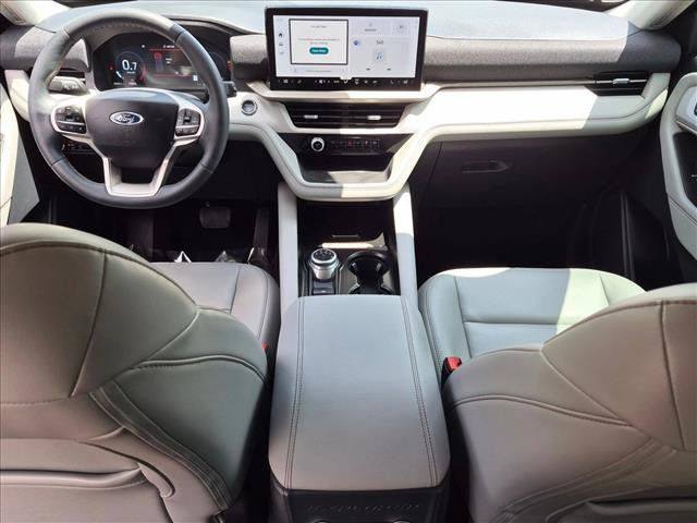 Used 2025 Ford Explorer Active w/ Active Comfort Package RWD image 15