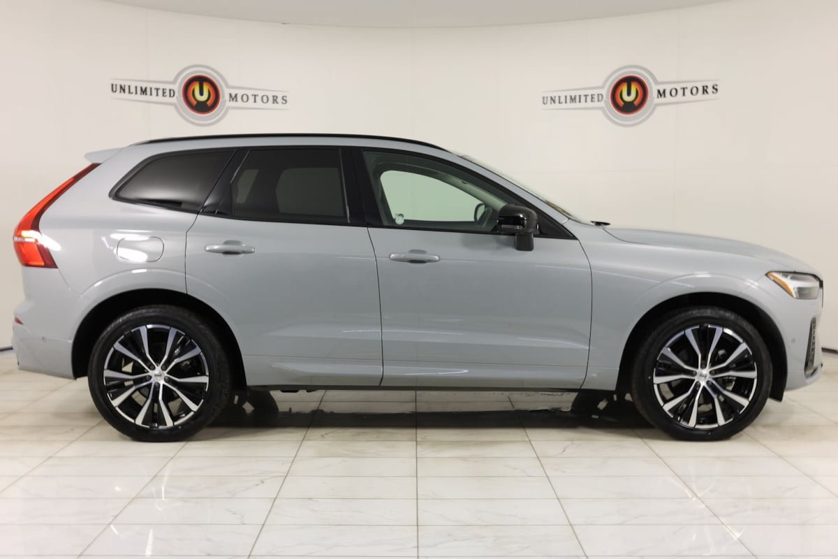 Used 2025 Volvo XC60 B5 Plus AWD/4WD image 2