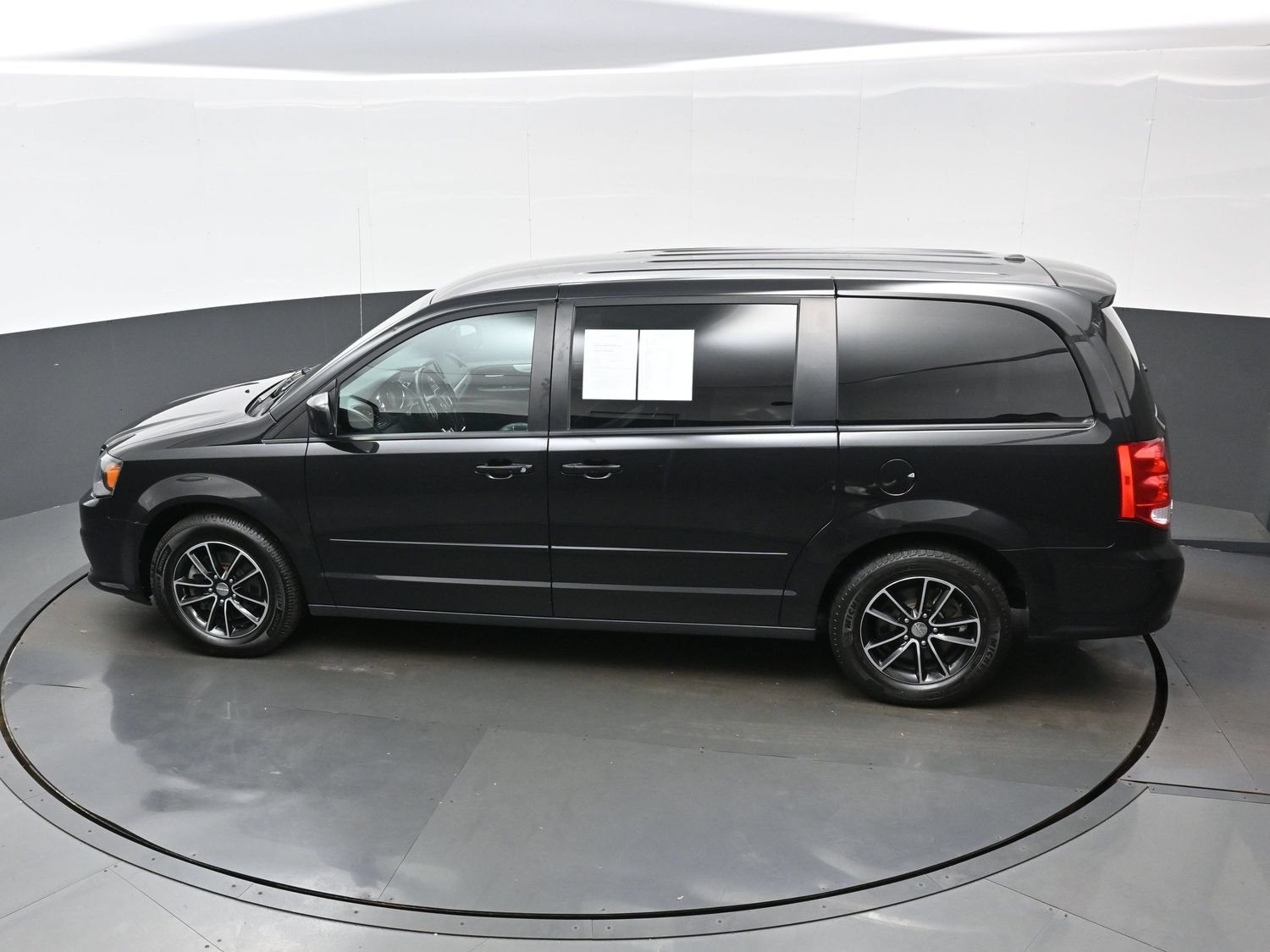 Used 2017 Dodge Grand Caravan GT FWD image 35