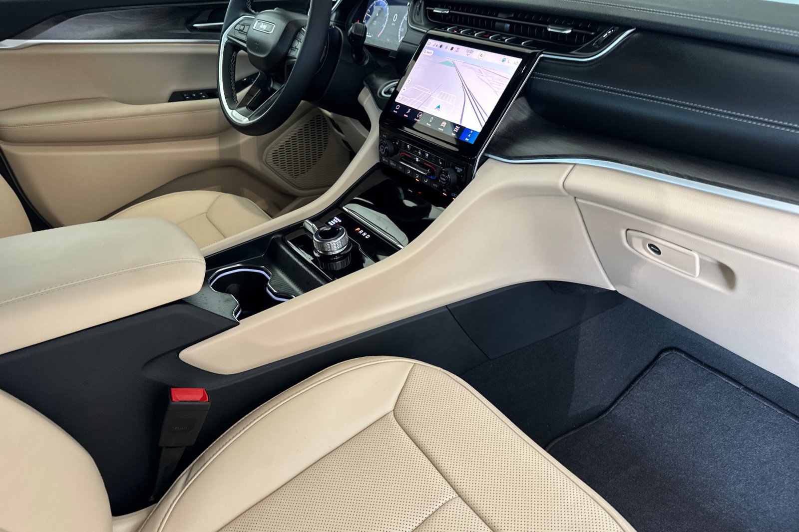 New 2025 Jeep Grand Cherokee L Limited w/ Luxury Tech Group II image 17