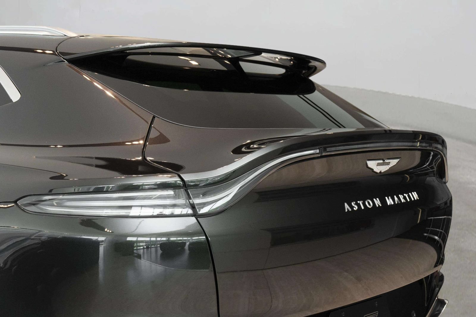 Used 2024 Aston Martin DBX AWD/4WD image 54