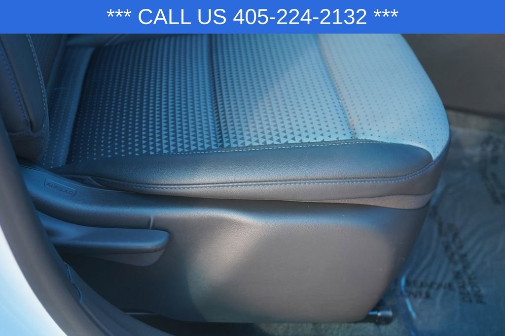 Used 2025 Chevrolet Trax LT w/ LT Convenience Package image 24