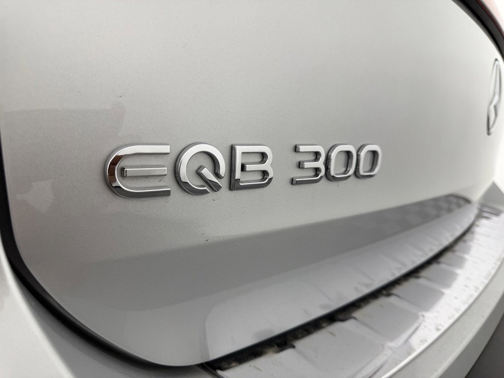 Used 2023 Mercedes-Benz EQB 300 4MATIC image 11