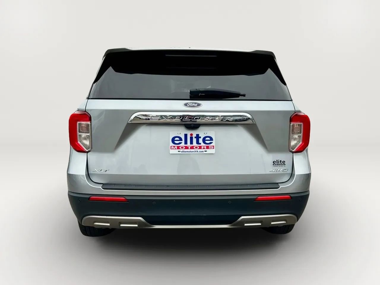 Used 2022 Ford Explorer XLT w/ Equipment Group 202A image 6