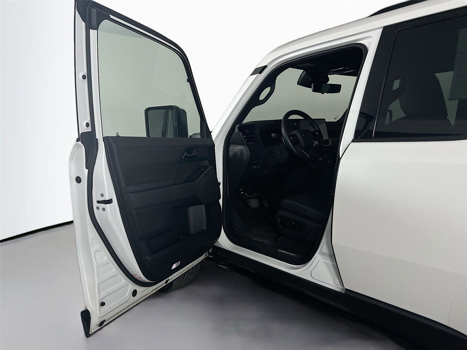 Used 2025 Lexus GX 550 w/ Accessory Package (2T) image 17