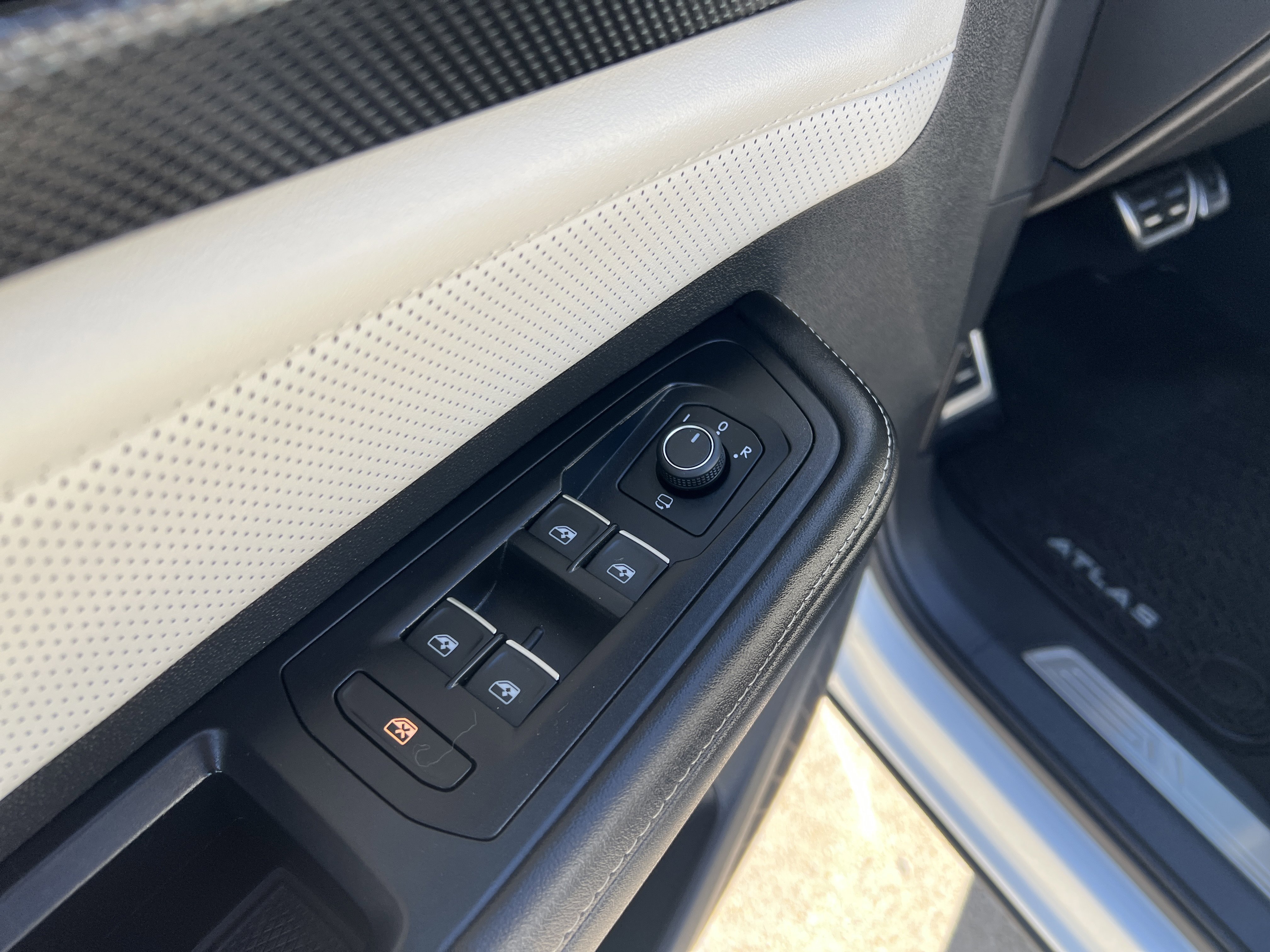 Used 2025 Volkswagen Atlas Cross Sport SEL Premium R-Line image 12