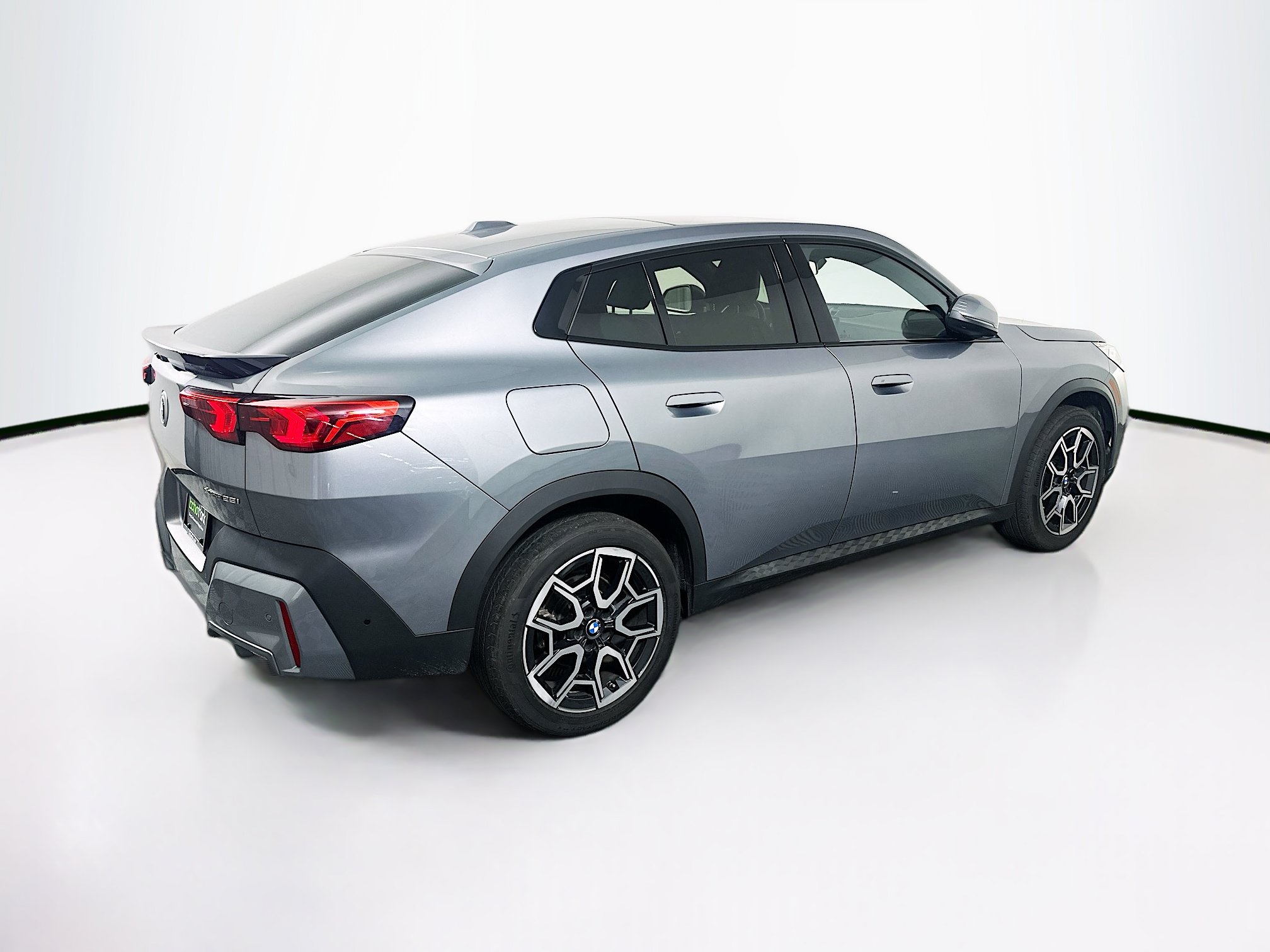 Used 2025 BMW X2 xDrive28i AWD/4WD image 9