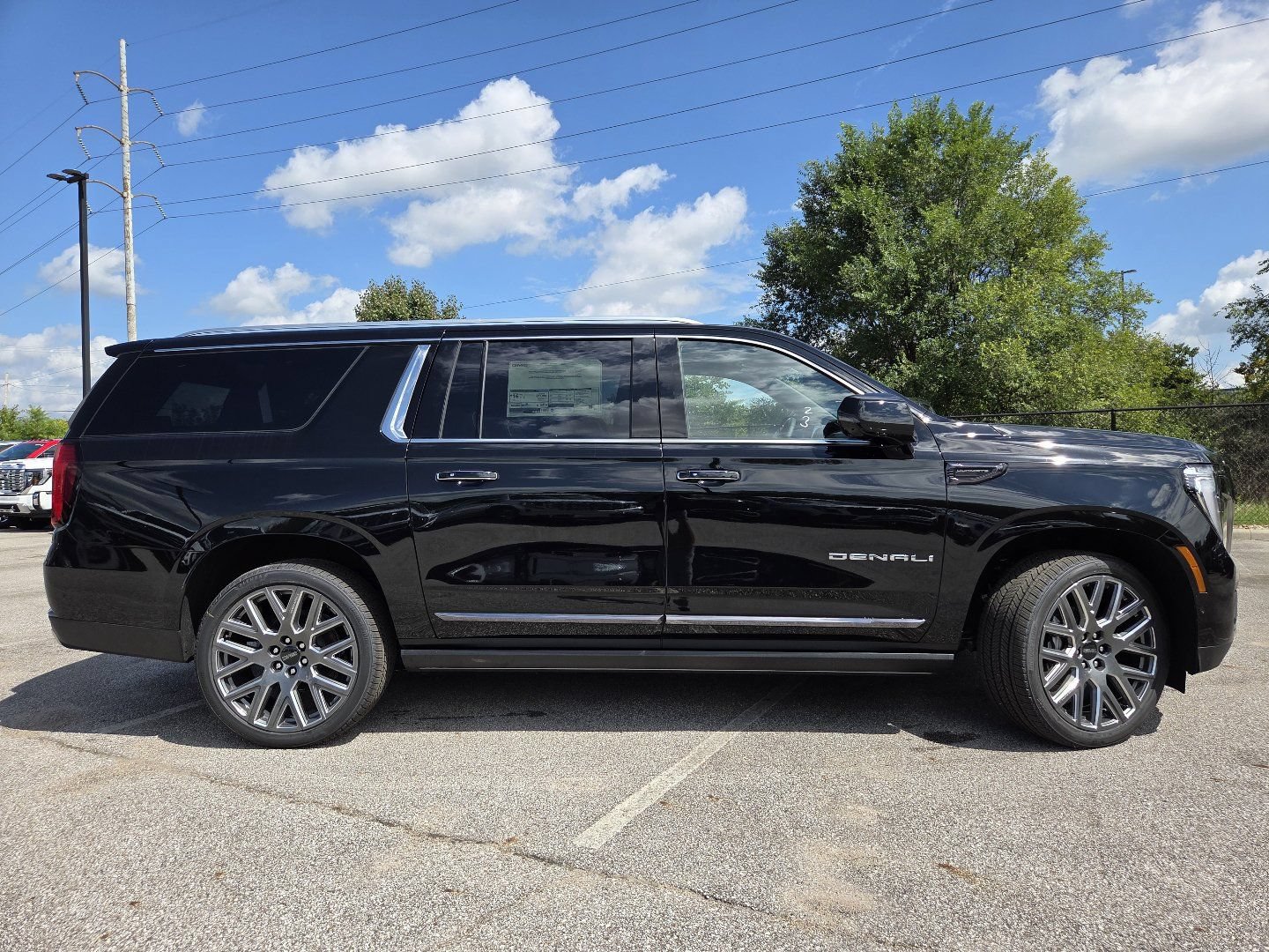 New 2026 GMC Yukon XL Denali Ultimate w/ LPO, Floor Liner Package AWD/4WD image 22