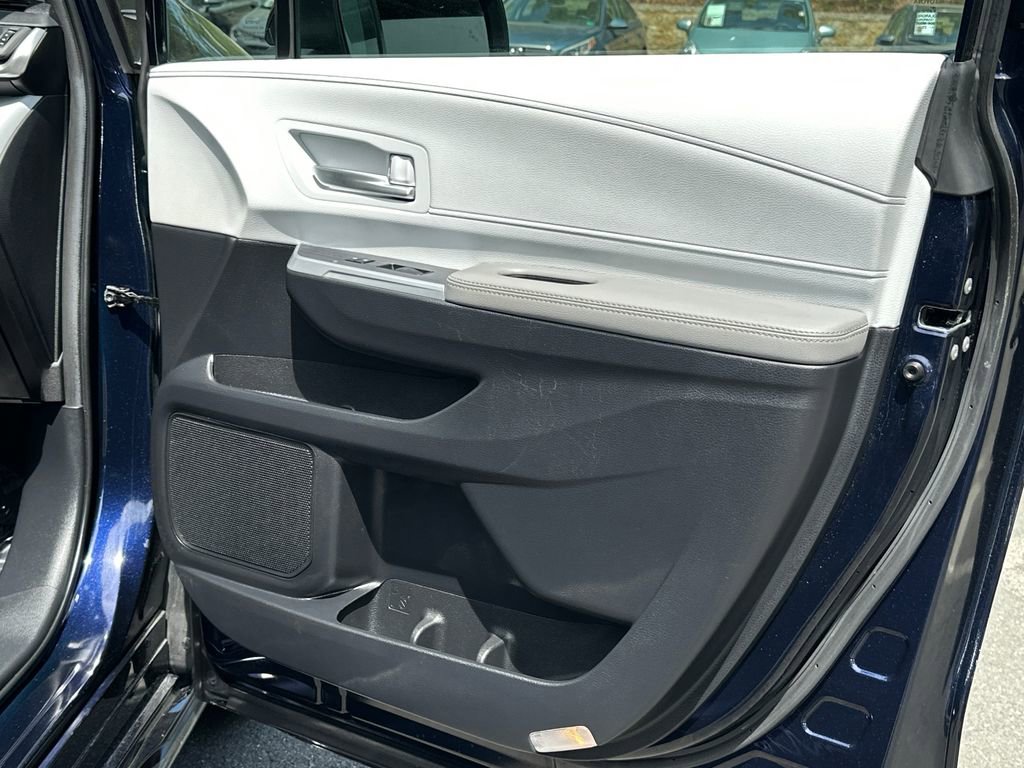 Used 2025 Toyota Sienna XLE image 14