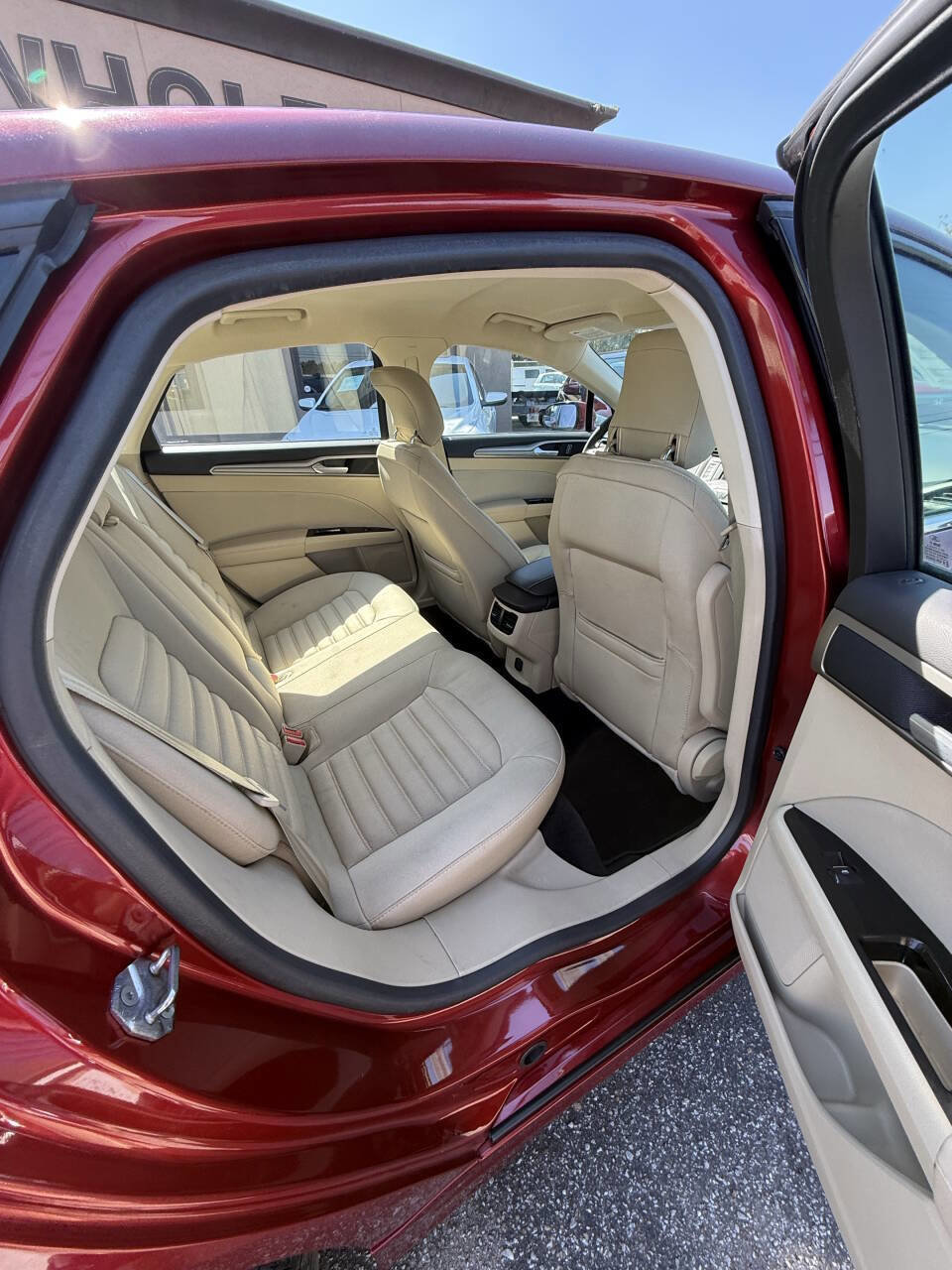 Used 2013 Ford Fusion SE FWD image 16
