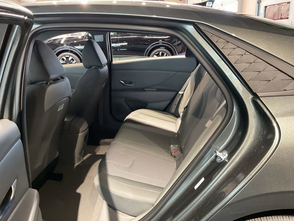 New 2026 Hyundai Elantra SE FWD image 16