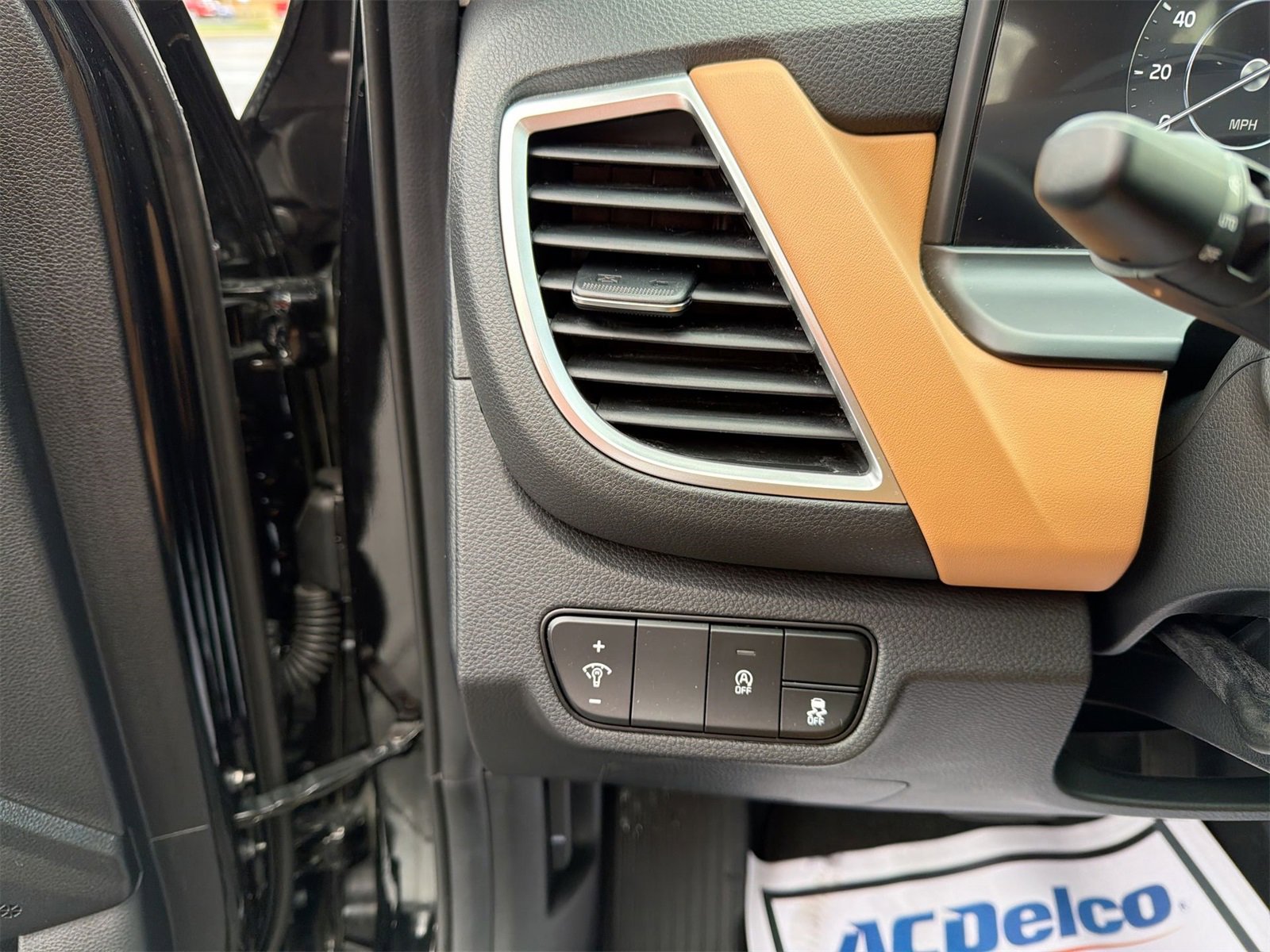 Used 2025 Kia Seltos EX w/ EX Sunroof Package image 17