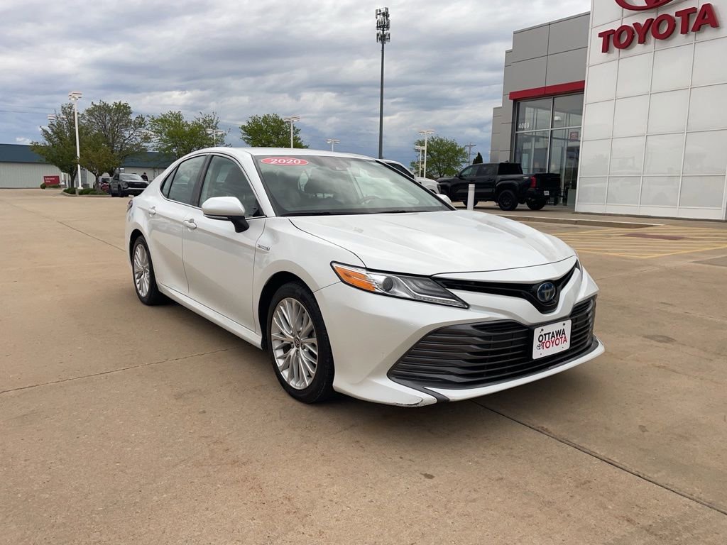 Used 2020 Toyota Camry XLE FWD image 1