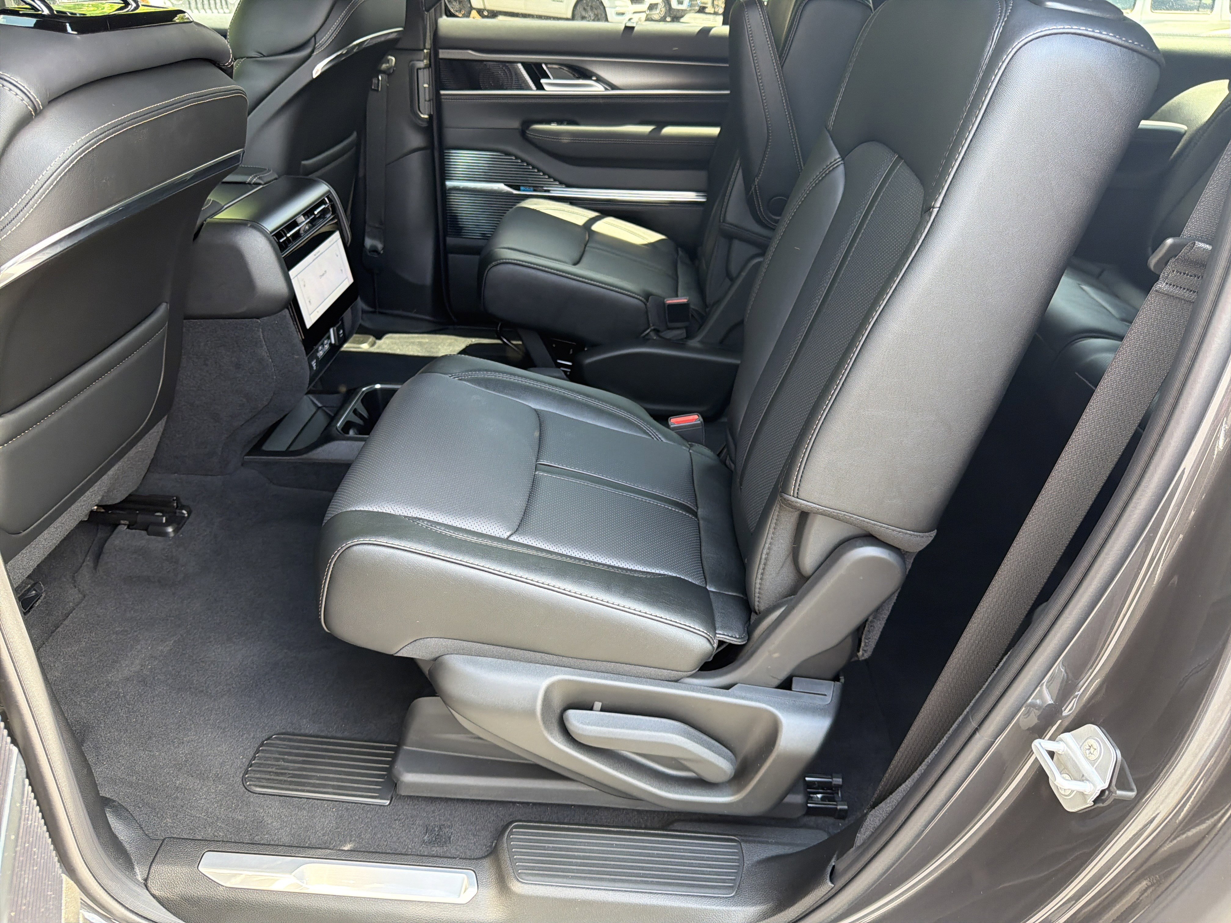 New 2026 Jeep Grand Wagoneer L Summit AWD/4WD image 26