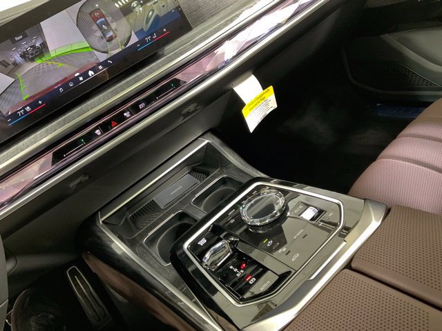 Used 2025 BMW 750e xDrive AWD/4WD image 18