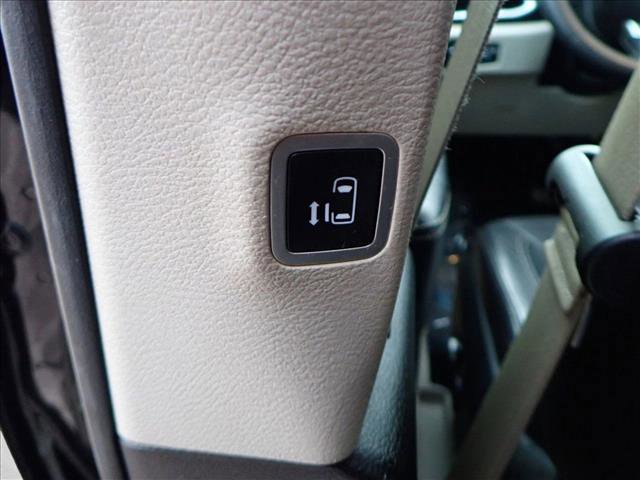 Used 2022 Chrysler Pacifica Touring-L image 11