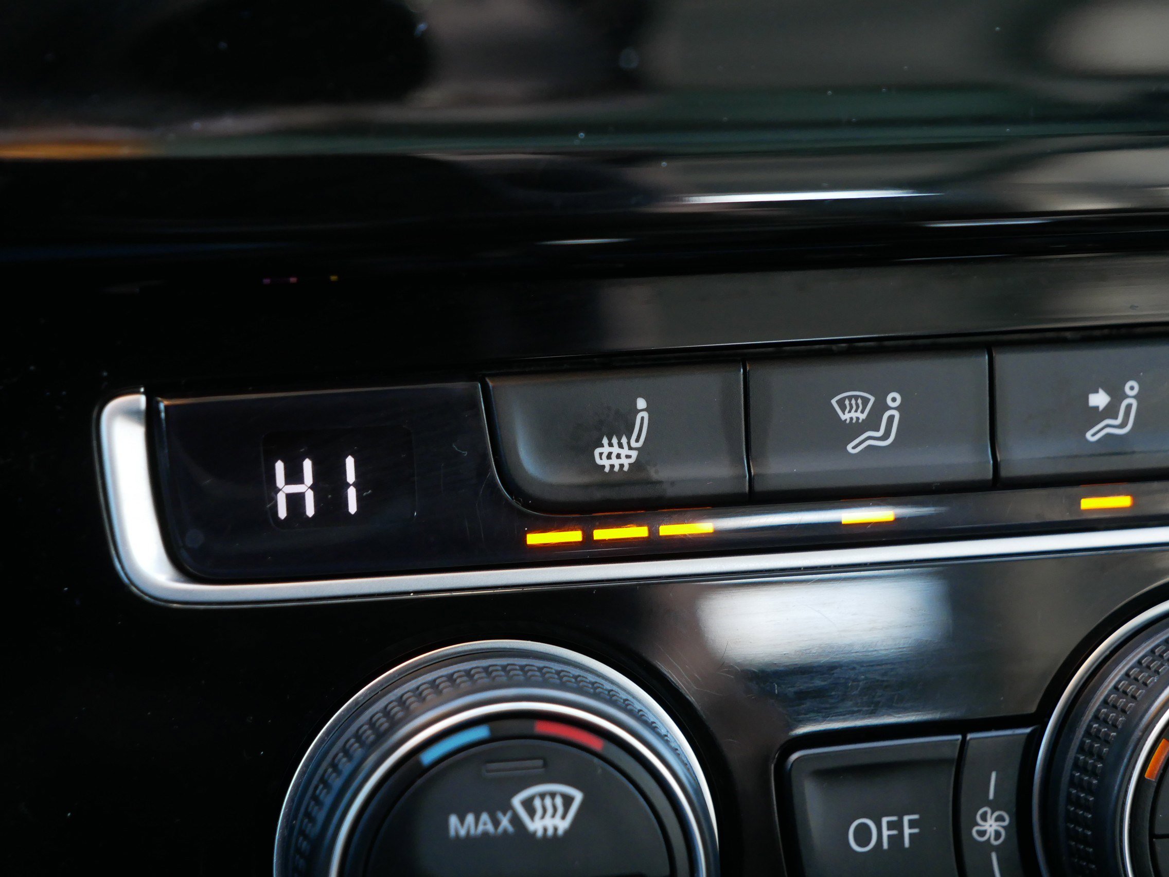 Used 2017 Volkswagen Golf SEL image 28