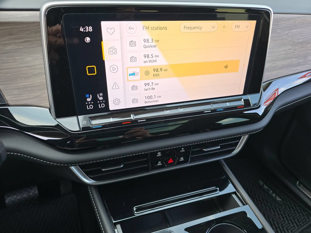 Used 2024 Volkswagen Atlas SEL AWD/4WD image 33