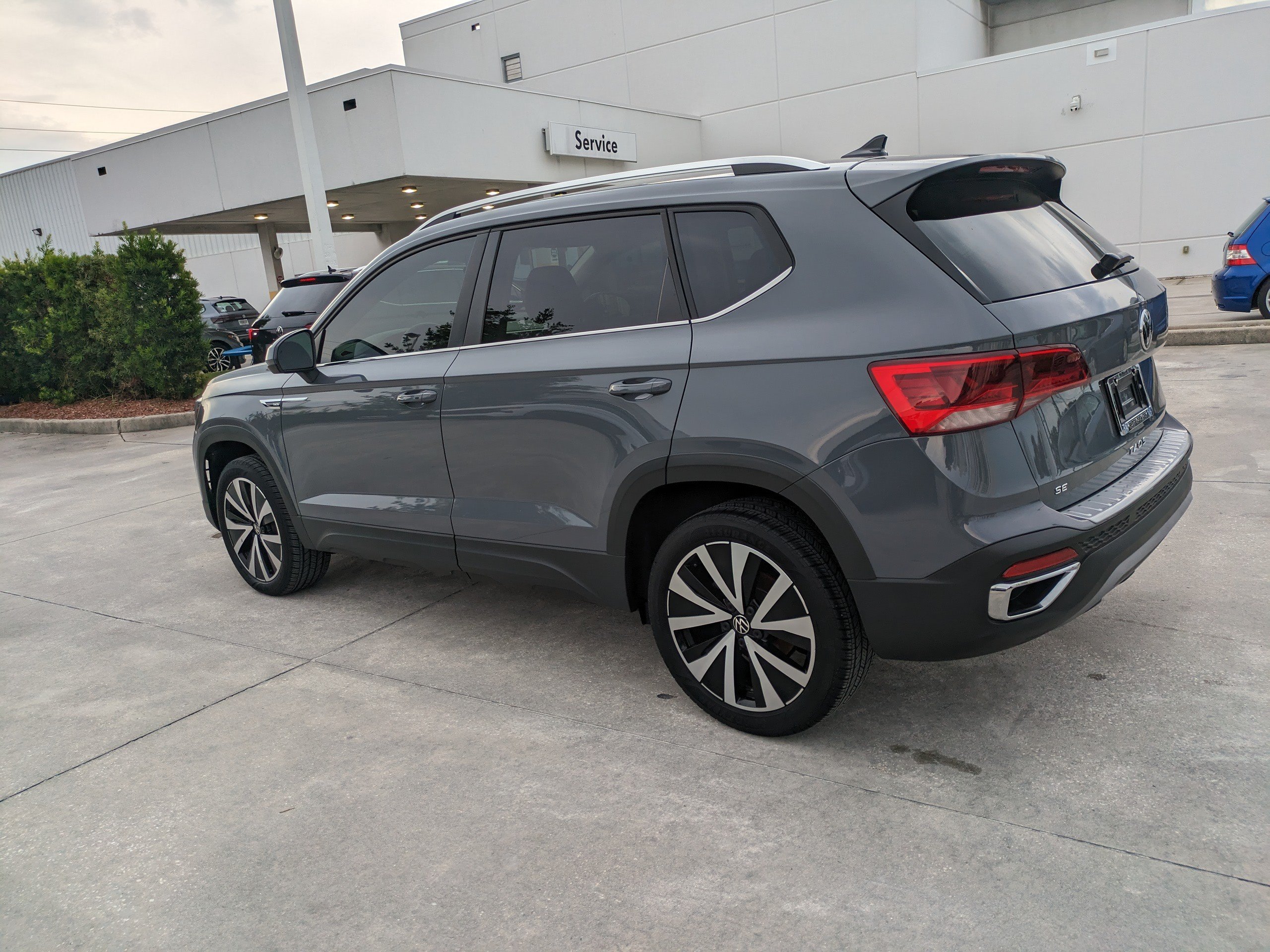 Certified 2024 Volkswagen Taos SE FWD image 6