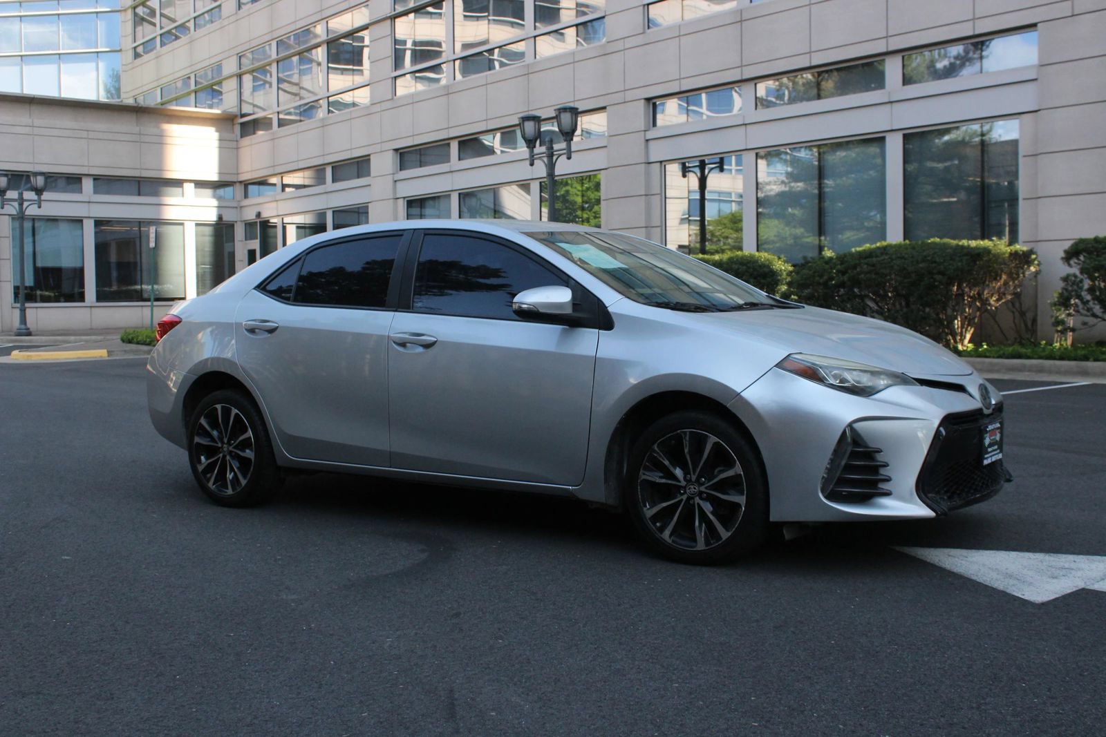 Used 2017 Toyota Corolla SE FWD image 2