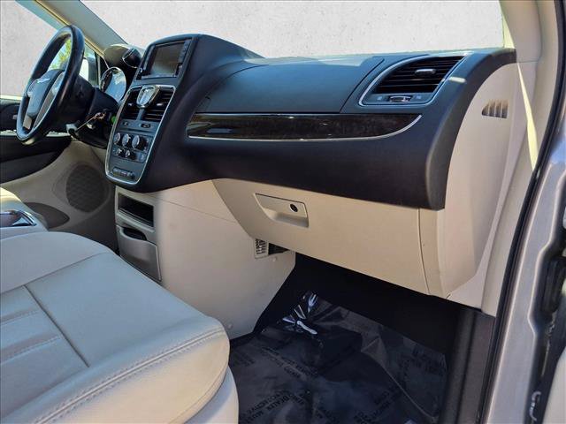 Used 2015 Chrysler Town & Country LX FWD image 22