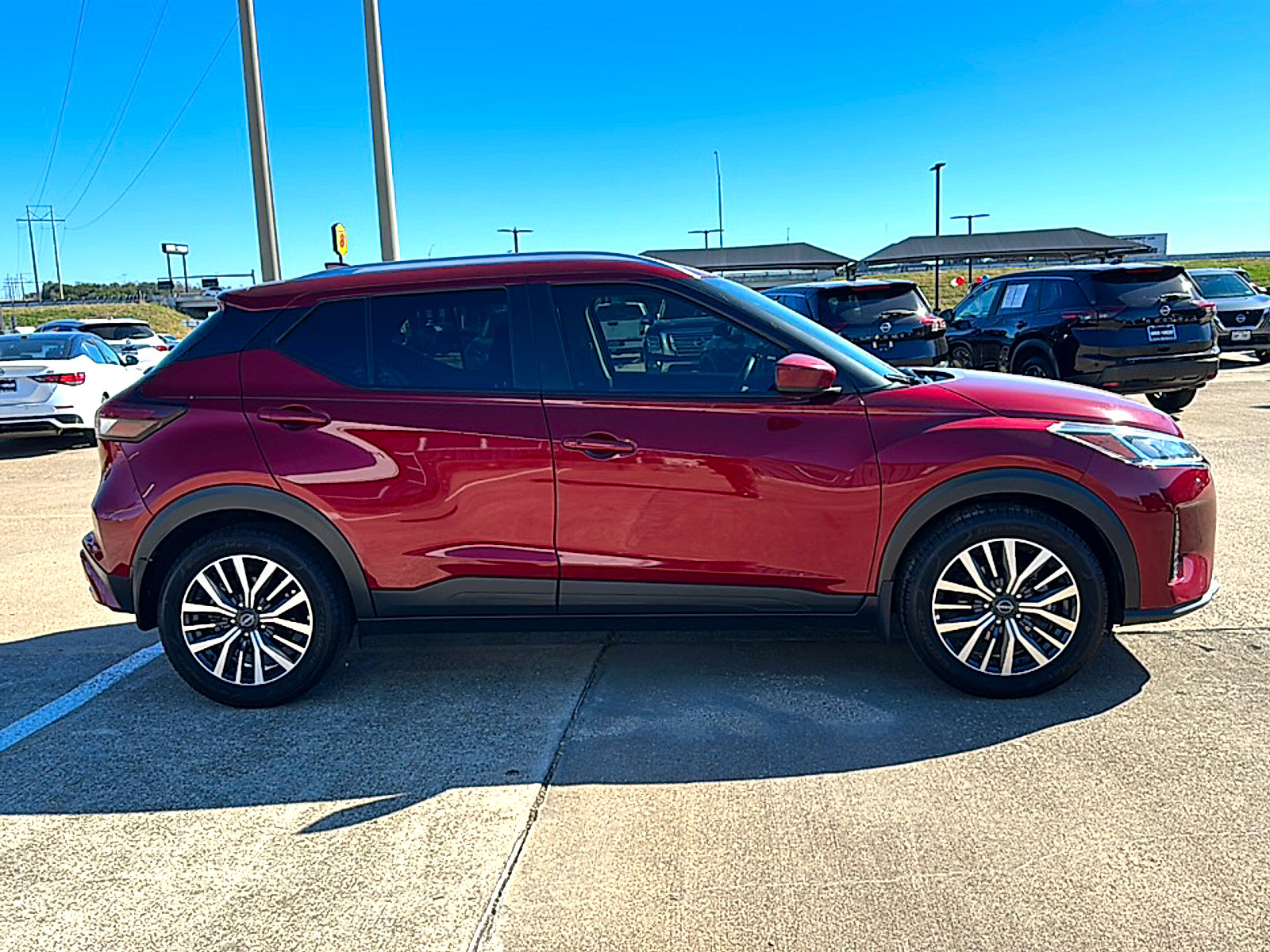 Used 2023 Nissan Kicks SV image 9