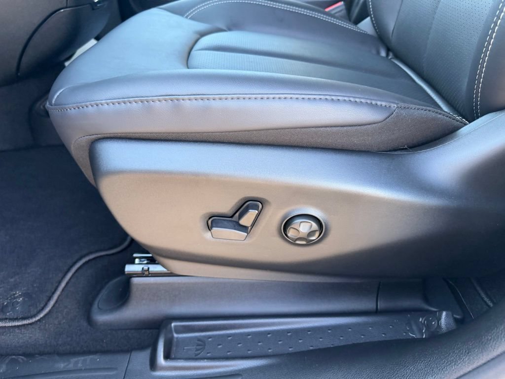 New 2026 Chrysler Voyager LX FWD image 16