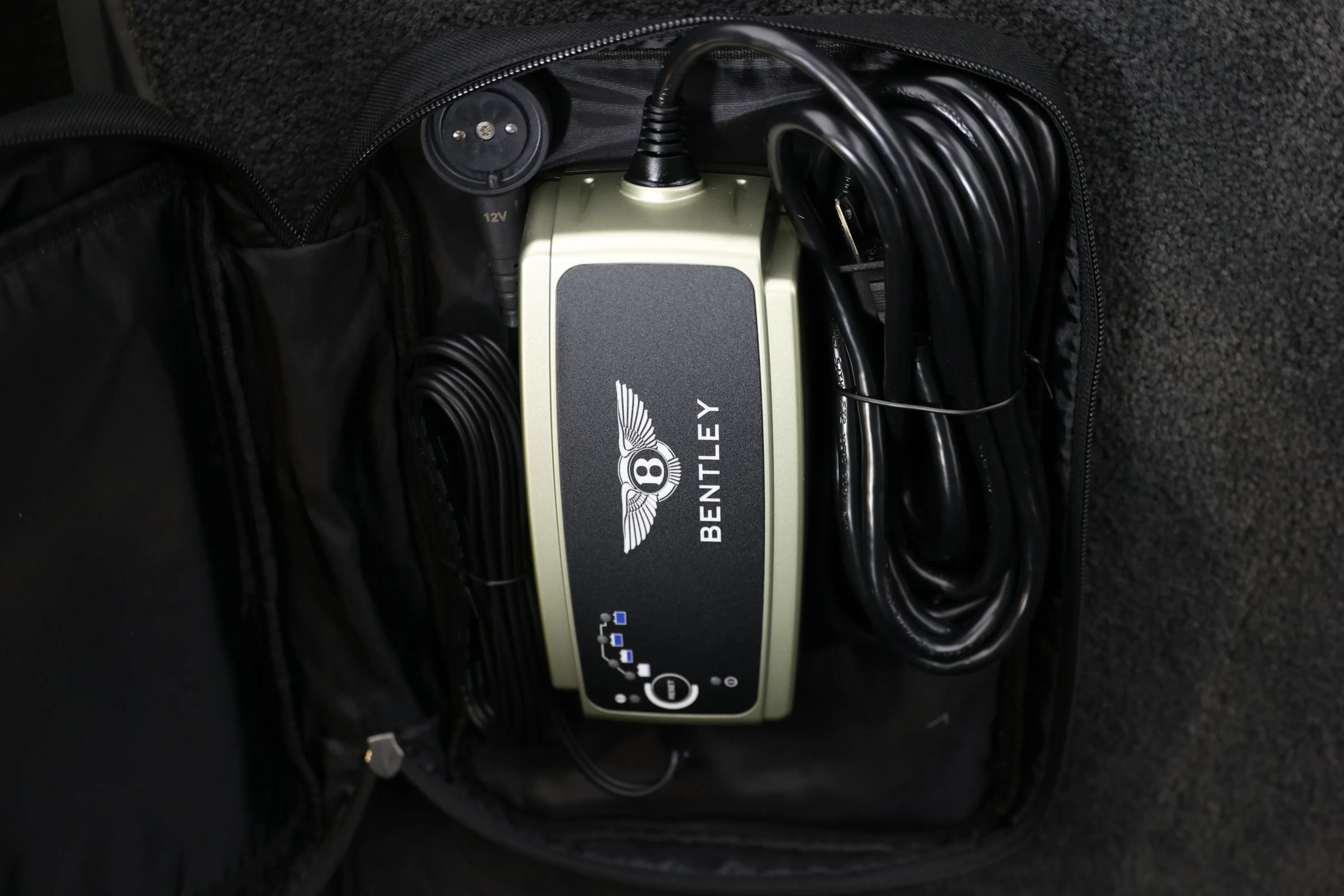 Used 2023 Bentley Bentayga Extended Wheelbase AWD/4WD image 92