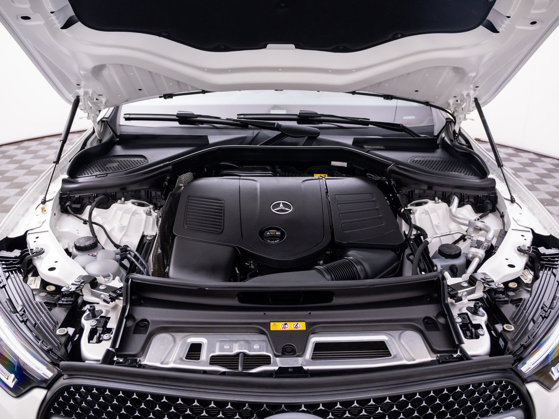 Certified 2025 Mercedes-Benz GLC 300 4MATIC image 33