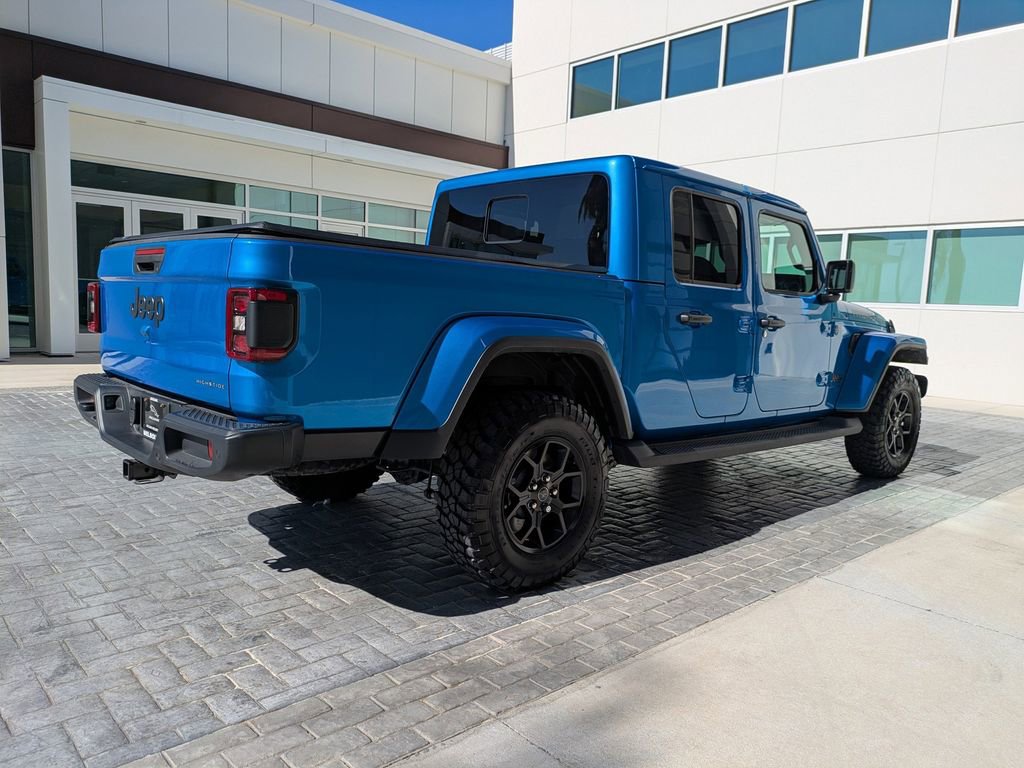 Used 2025 Jeep Gladiator Sport image 5