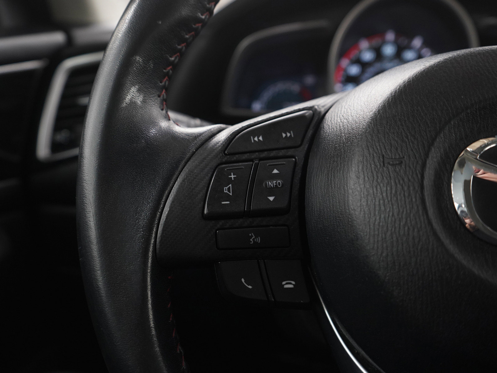 Used 2015 MAZDA MAZDA3 i Touring FWD image 25