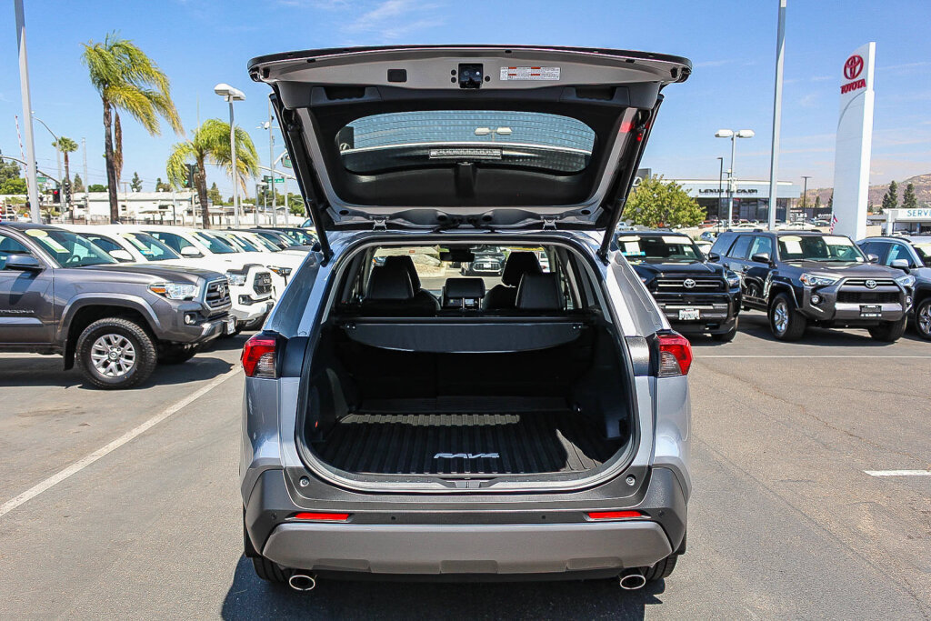 Certified 2021 Toyota RAV4 Limited FWD image 18