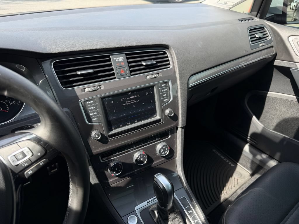 Used 2017 Volkswagen Golf Alltrack SE AWD/4WD image 16