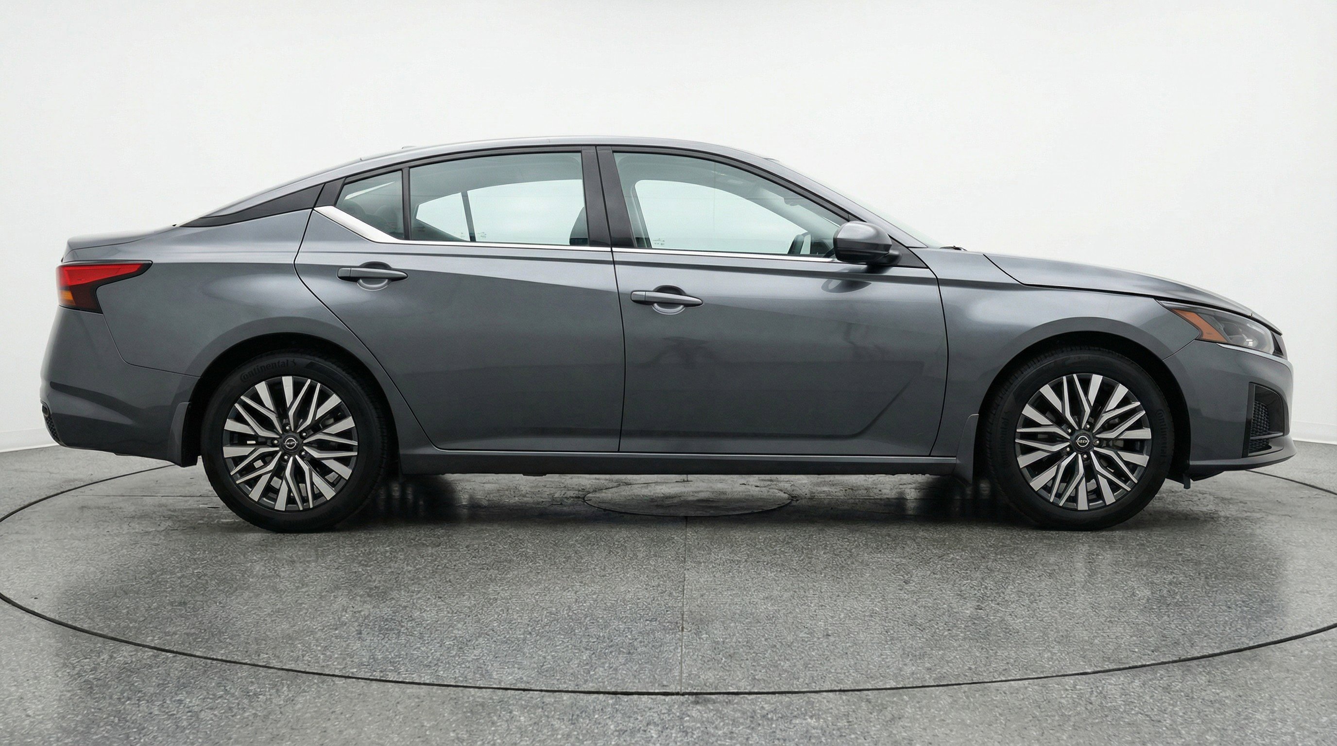 Used 2025 Nissan Altima 2.5 SV image 11