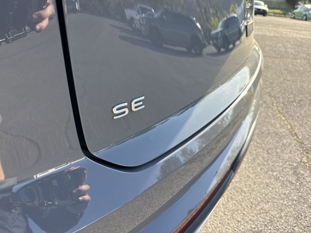 Used 2025 Volkswagen Atlas Cross Sport SE w/ Black Wheel Package image 7