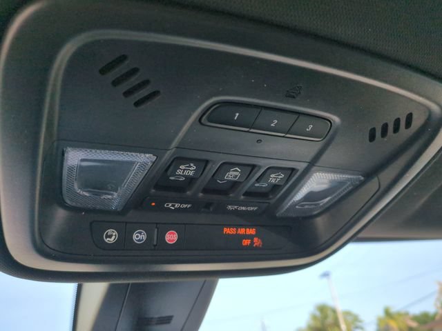 Used 2023 Chevrolet Traverse RS AWD/4WD image 25