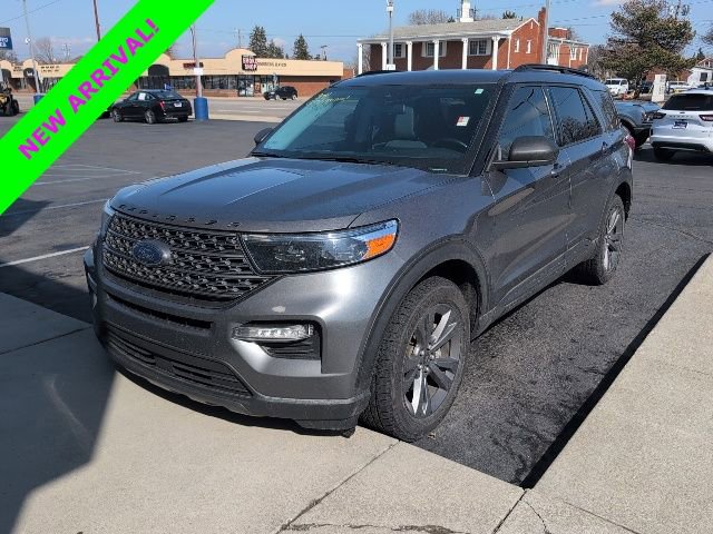 Used 2021 Ford Explorer XLT w/ Equipment Group 202A image 2