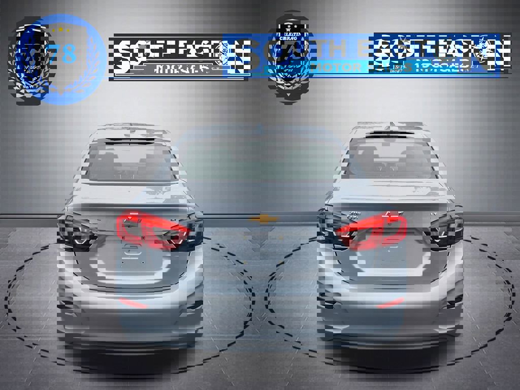 Used 2017 Chevrolet Cruze LT w/ Convenience Package image 4