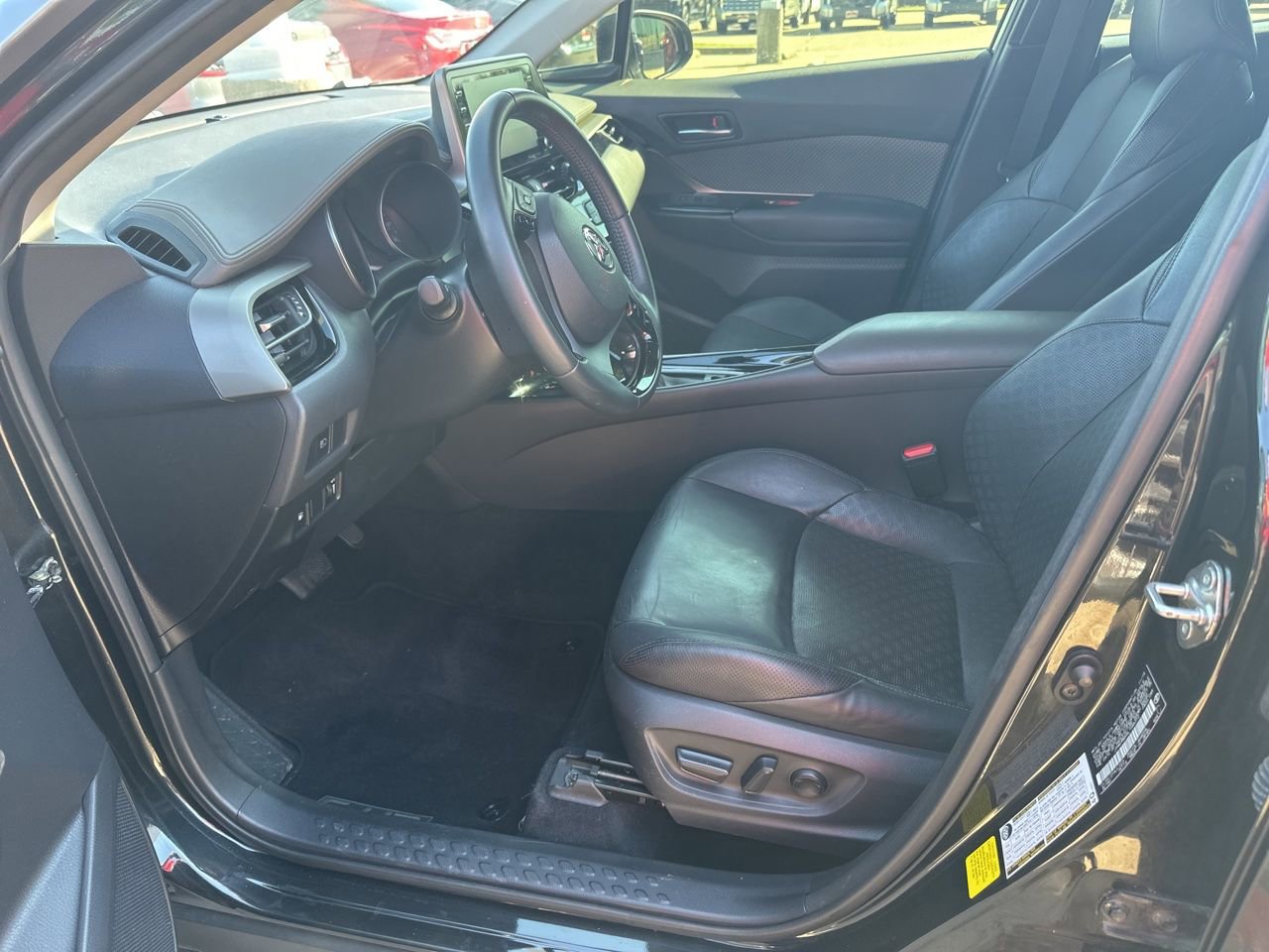 Used 2020 Toyota C-HR Limited FWD image 3