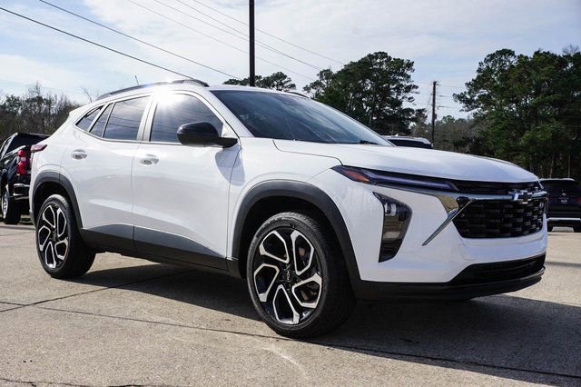 Used 2024 Chevrolet Trax RS w/ Driver Confidence Package image 2